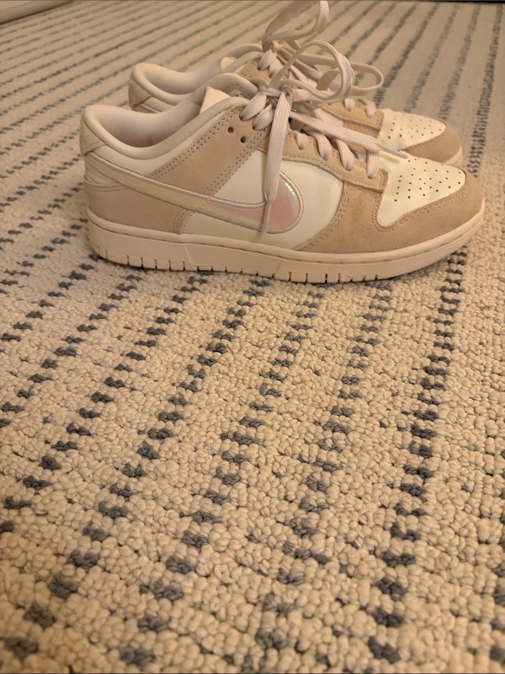 Nike Kids Low-Top Sneakers in Cream and White with Iridescent Swoosh